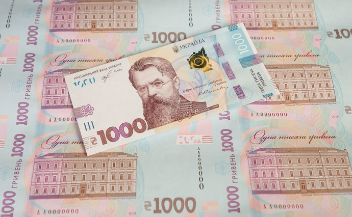Влада пообіцяла українцям зарплати як у Польщі та Словаччині: відомо, із якого року