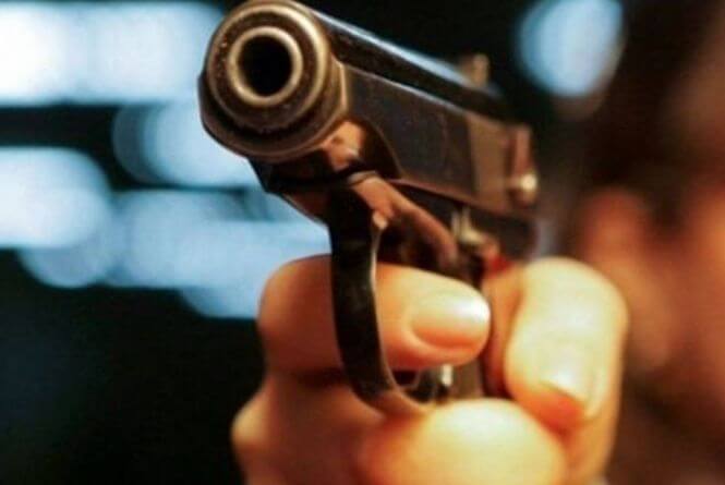 Вночі чоловік стріляв у трьох закарпатців Вночі чоловік стріляв у трьох закарпатців