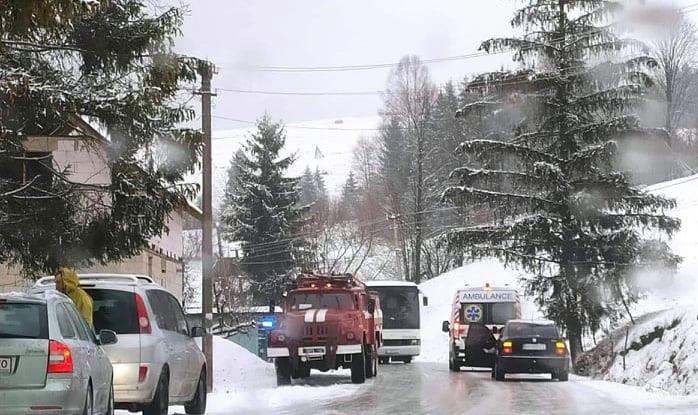 Із туристичним автобусом трапилась дорожня пригода Із туристичним автобусом трапилась дорожня пригода