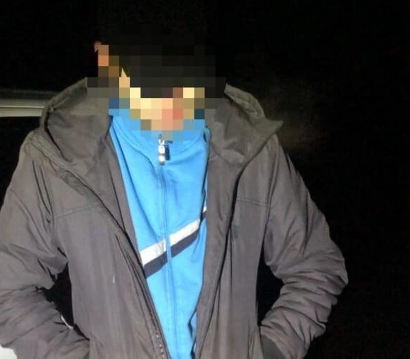 Вночі на Берегівщині помітили чоловіка, який поводився підозріло Вночі на Берегівщині помітили чоловіка, який поводився підозріло
