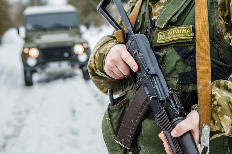 Вдерлися у помешкання і погрожували: на прикордонників напали невідомі Вдерлися у помешкання і погрожували: на прикордонників напали невідомі