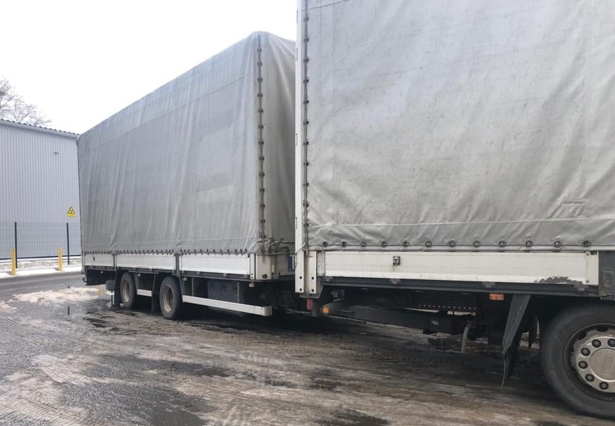 Закарпатець намагався завезти в Україну автопричіп за підробленим документом Закарпатець намагався завезти в Україну автопричіп за підробленим документом