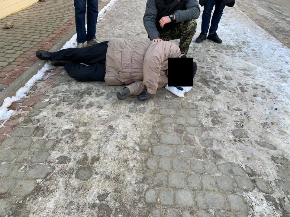 Трагедія в Ужгороді: чоловік впав на тротуарі і помер