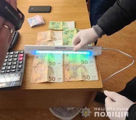 Закарпатський посадовець вимагав від керівника іноземної компанії хабар Закарпатський посадовець вимагав від керівника іноземної компанії хабар