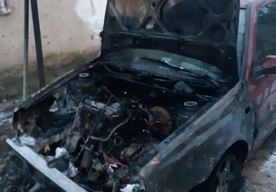 Закарпатець підпалив автомобіль сусідки Закарпатець підпалив автомобіль сусідки