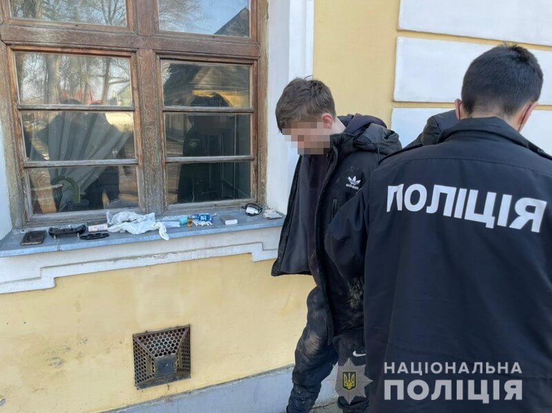 Залишив наляканого приятеля: поліцейські розповіли про випадок у парку Залишив наляканого приятеля: поліцейські розповіли про випадок у парку Виноградова