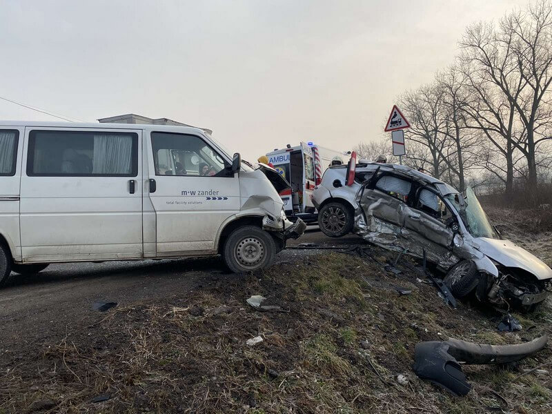 Вранці сталась моторошна ДТП. Тіло вирізали з понівеченої машини Вранці сталась моторошна ДТП у селі Сільце. Тіло вирізали з понівеченої машини