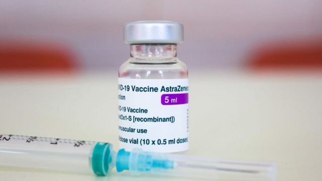 Вакцина від коронавірусу AstraZeneca – CoviShield: що про неї відомо та коли почнеться вакцинація