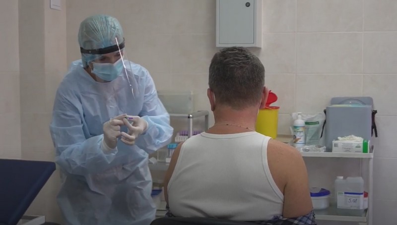 Як у Мукачеві роблять щеплення від COVID-19: опубліковано відео процесу вакцинації