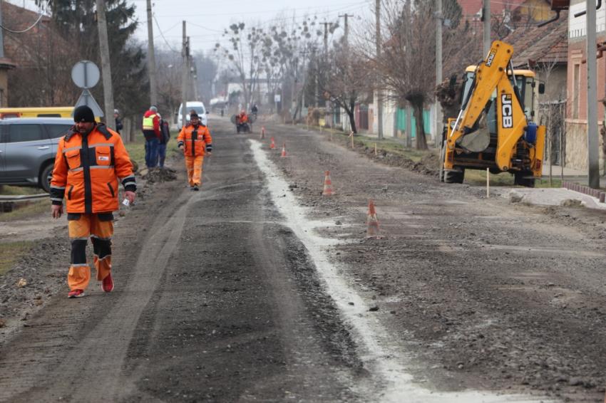 На Закарпатті почали відновлювати дорогу, яку не ремонтували понад 30 років На Закарпатті почали відновлювати дорогу, яку не ремонтували понад 30 років