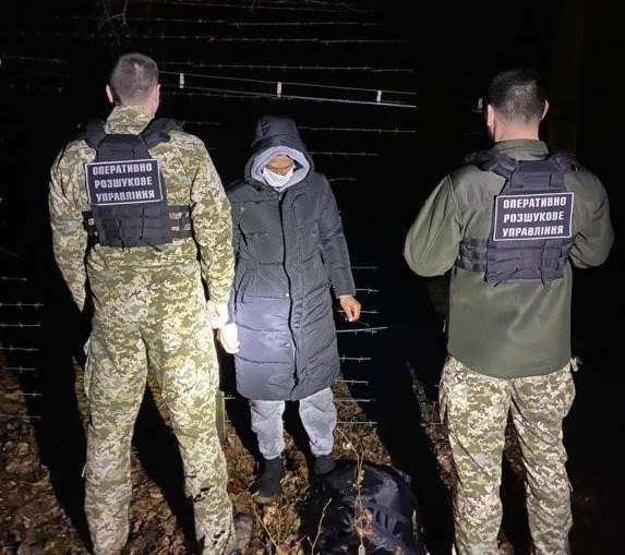 Поблизу кордону зі Словаччиною затримали нелегала Поблизу кордону зі Словаччиною затримали нелегала