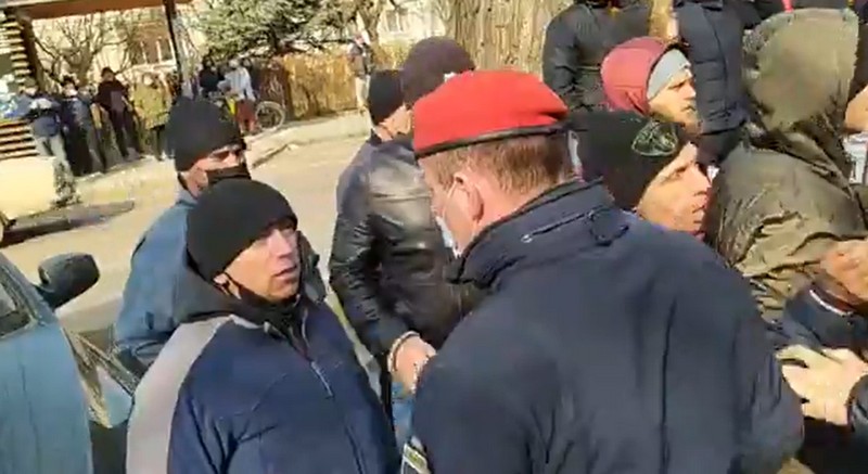 Крики та сутички з поліцією: що зараз коїться в Ужгороді через рішення суду щодо активіста Павла Павлова
