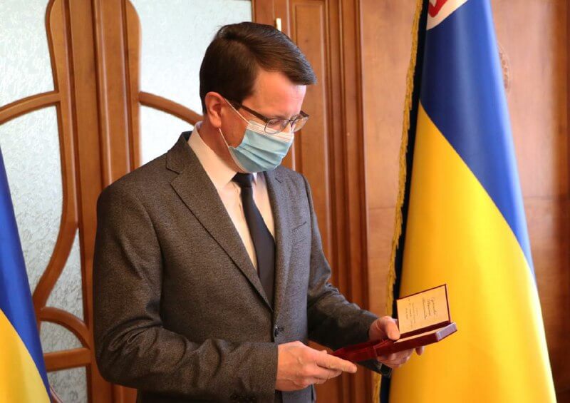 Голова ОДА вручив державні відзнаки 11 закарпатцям Голова ОДА вручив державні відзнаки 11 закарпатцям