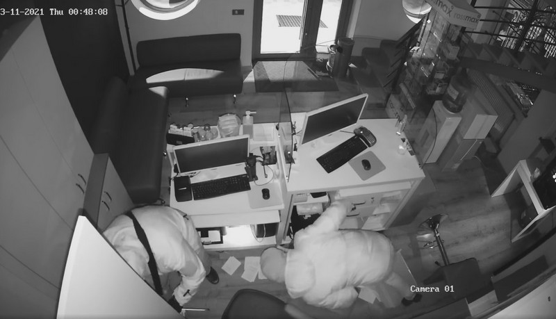 На Закарпатті пограбували медичний центр: момент злочину зафіксували відеокамери