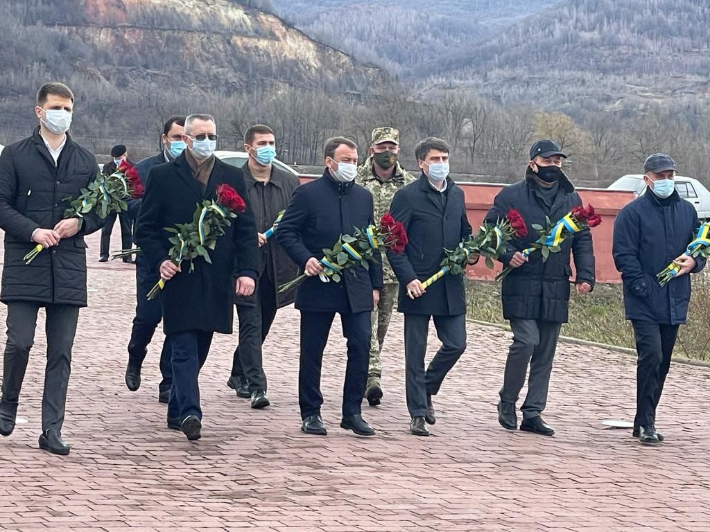 У Закарпатті вшанували подвиг героїв та січовиків Карпатської України У Закарпатті вшанували подвиг героїв та січовиків Карпатської України