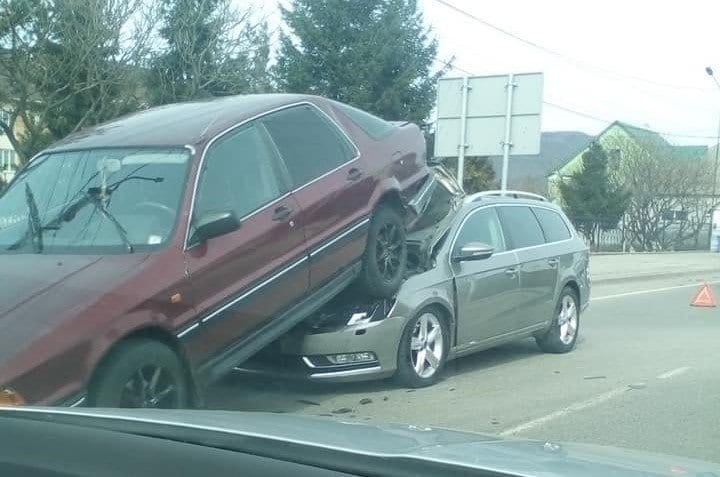 У Хусті трапилась карколомна аварія У Хусті трапилась карколомна аварія