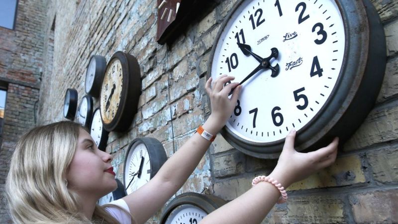 ФОТО: Уніан Рада провалила скасування переведення годинників: законопроєкт доопрацюють