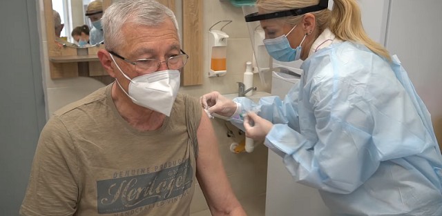Колишній міський голова Мукачева вакцинувався від коронавірусу