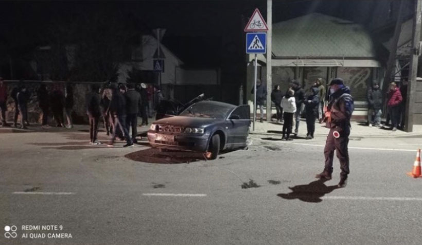 ЗМІ повідомляють про моторошну аварію на Закарпатті ЗМІ повідомляють про моторошну аварію на Закарпатті