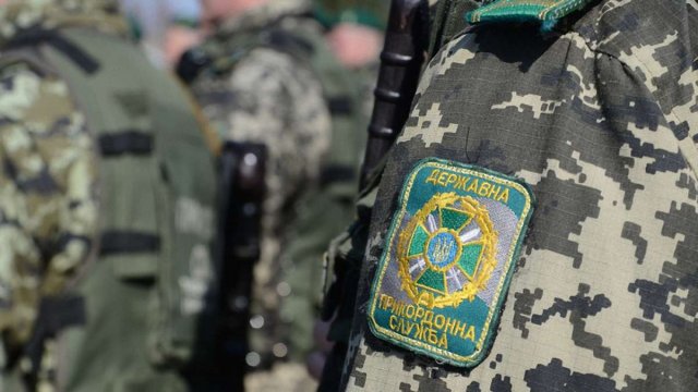 Прикордонники показали, як затримували контрабандистів у гідрокостюмах Прикордонники показали, як затримували контрабандистів у гідрокостюмах