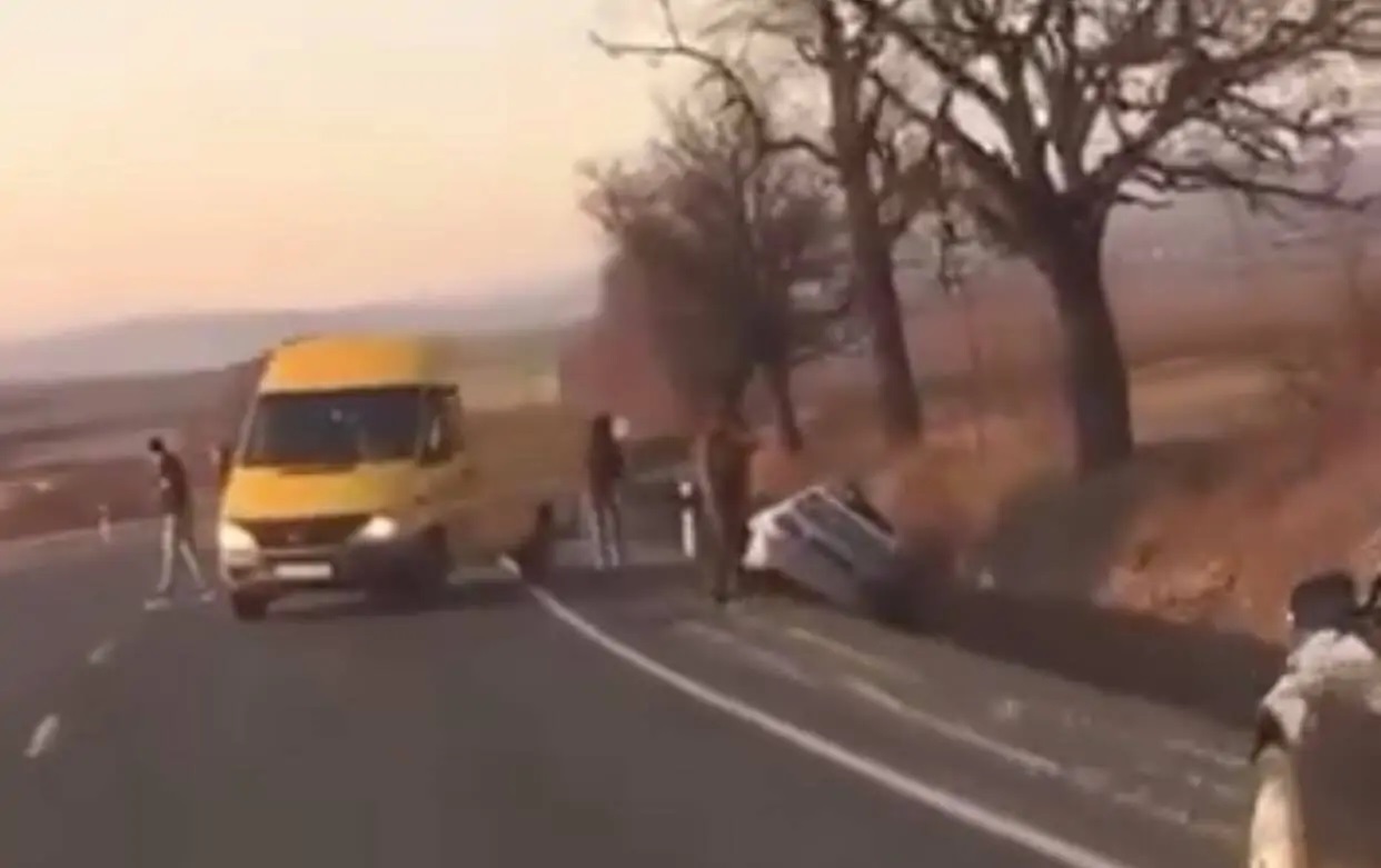 На Берегівщині автівка з’їхала у кювет На Берегівщині автівка з’їхала у кювет