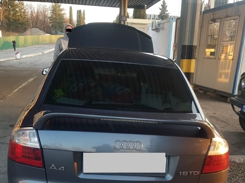 На кордоні за Словаччиною виявили викрадений автомобіль На кордоні за Словаччиною виявили викрадений автомобіль
