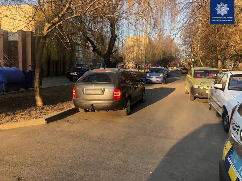 У Мукачеві сталась аварія. Розшукують очевидців ДТП У Мукачеві сталась аварія. Розшукують очевидців ДТП