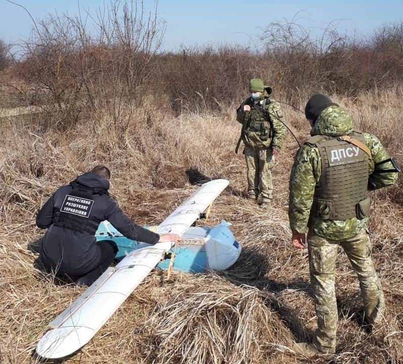 Прикордонники викрили 4 контрабандистів з безпілотником Прикордонники викрили 4 контрабандистів з безпілотником