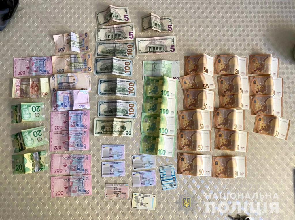 Резонансне викриття на Закарпатті: шахраї фіктивно "зарахували" студента у місцевий ВНЗ Резонансне викриття на Закарпатті: шахраї фіктивно "зарахували" студента у місцевий ВНЗ