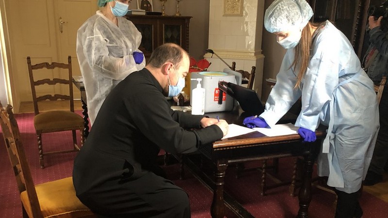 На Закарпатті сьогодні вакцинували священників На Закарпатті сьогодні вакцинували священників