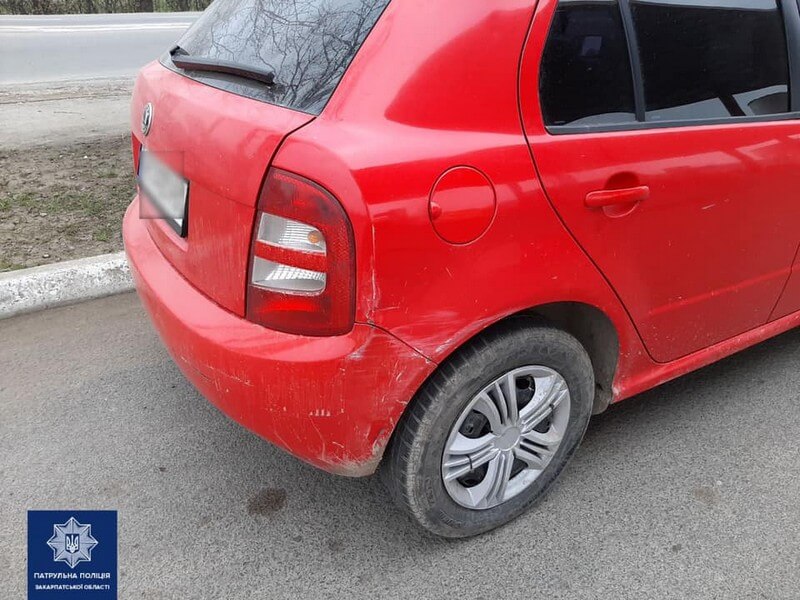 У Мукачеві таксист скоїв ДТП і втік. Патрульні розшукують очевидців У Мукачеві таксист скоїв ДТП і втік. Патрульні розшукують очевидців