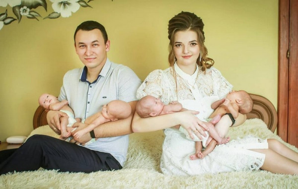 Батьки четвірні, яка взимку народилась на Закарпатті, показали фото малюків Батьки четвірні, яка взимку народилась на Закарпатті, показали фото малюків