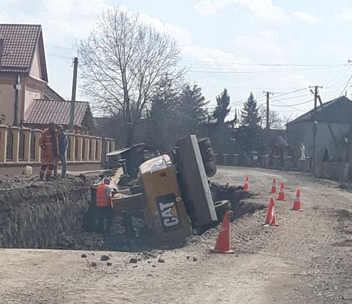 На Закарпатті перекинувся екскаватор На Закарпатті перекинувся екскаватор