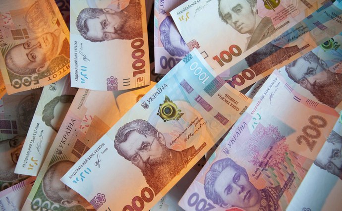 В Україні набув чинності закон про виплату "карантинних" 8 тисяч: як подати заявку В Україні набув чинності закон про виплату "карантинних" 8 тисяч: як подати заявку