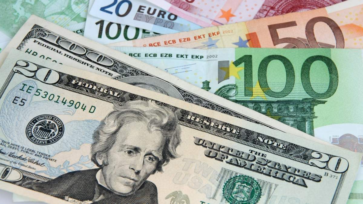 Долар та євро різко обвалились: курс валют від НБУ на 26 квітня Долар та євро різко обвалились: офіційний курс валют від НБУ на 26 квітня