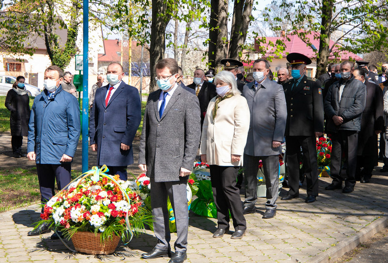 В Ужгороді вшанували ліквідаторів аварії на Чорнобильській АЕС В Ужгороді вшанували ліквідаторів аварії на Чорнобильській АЕС