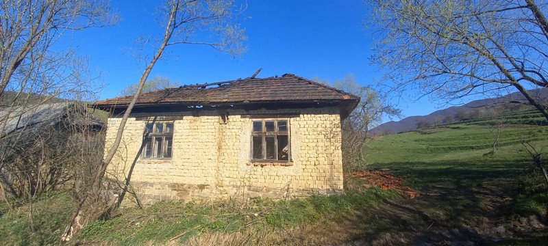Вранці загорівся будинок, в якому ніхто не проживав Вранці загорівся будинок, в якому ніхто не проживав