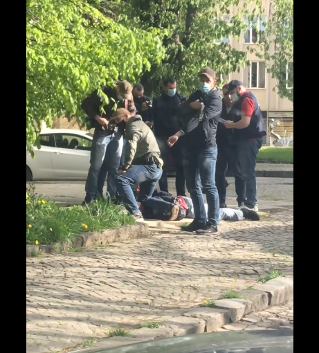 В Ужгороді затримали співробітника СБУ: з’явилося відео В Ужгороді затримали співробітника СБУ: з’явилося відео