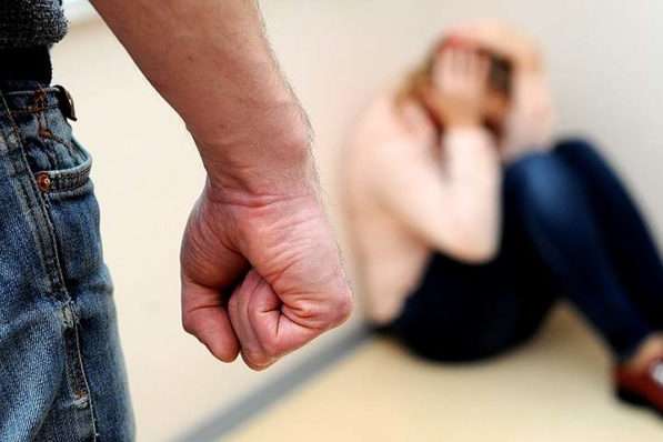 Молодого закарпатця засудили до 3 років позбавлення волі за домашнє насильство 
