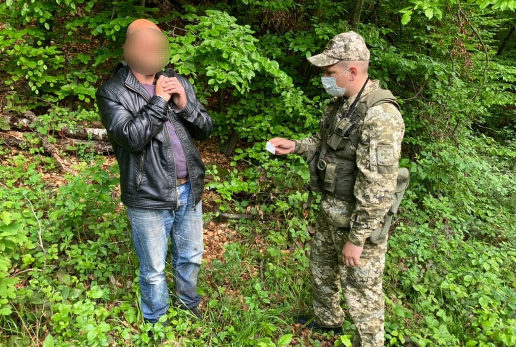 Двоє громадян Чехії намагались нелегально пробратись в Україну Двоє громадян Чехії намагались нелегально пробратись в Україну