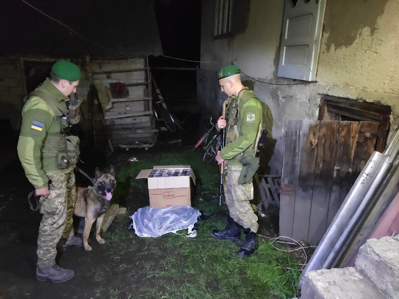 Забігли на приватне обійстя: прикордонники розповіли про нічні пригоди Забігли на приватне обійстя: прикордонники розповіли про нічні пригоди