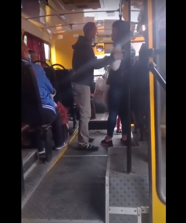 З’явилося відео побиття жінки в маршрутці З’явилося відео побиття жінки в маршрутці