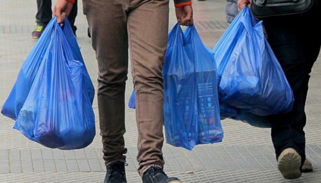 Депутати заборонили використання пластикових пакетів: який тепер штраф Заборона пластикових пакетів – який штраф за їх використання