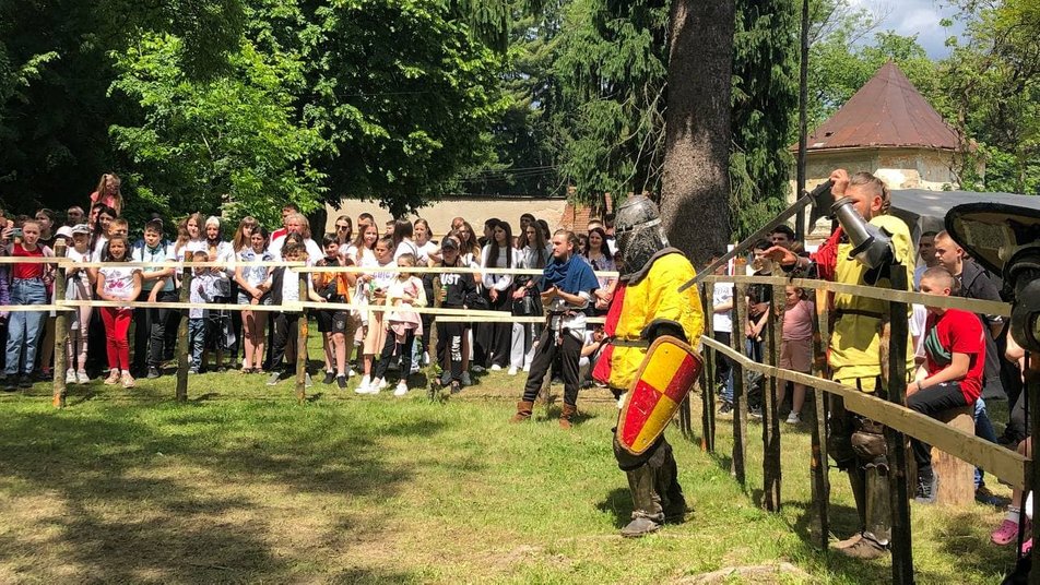 Лицарські бої та середньовічні танці: як пройшов фестиваль "Dovhe Castrum Fest" Лицарські бої та середньовічні танці: як пройшов фестиваль "Dovhe Castrum Fest"