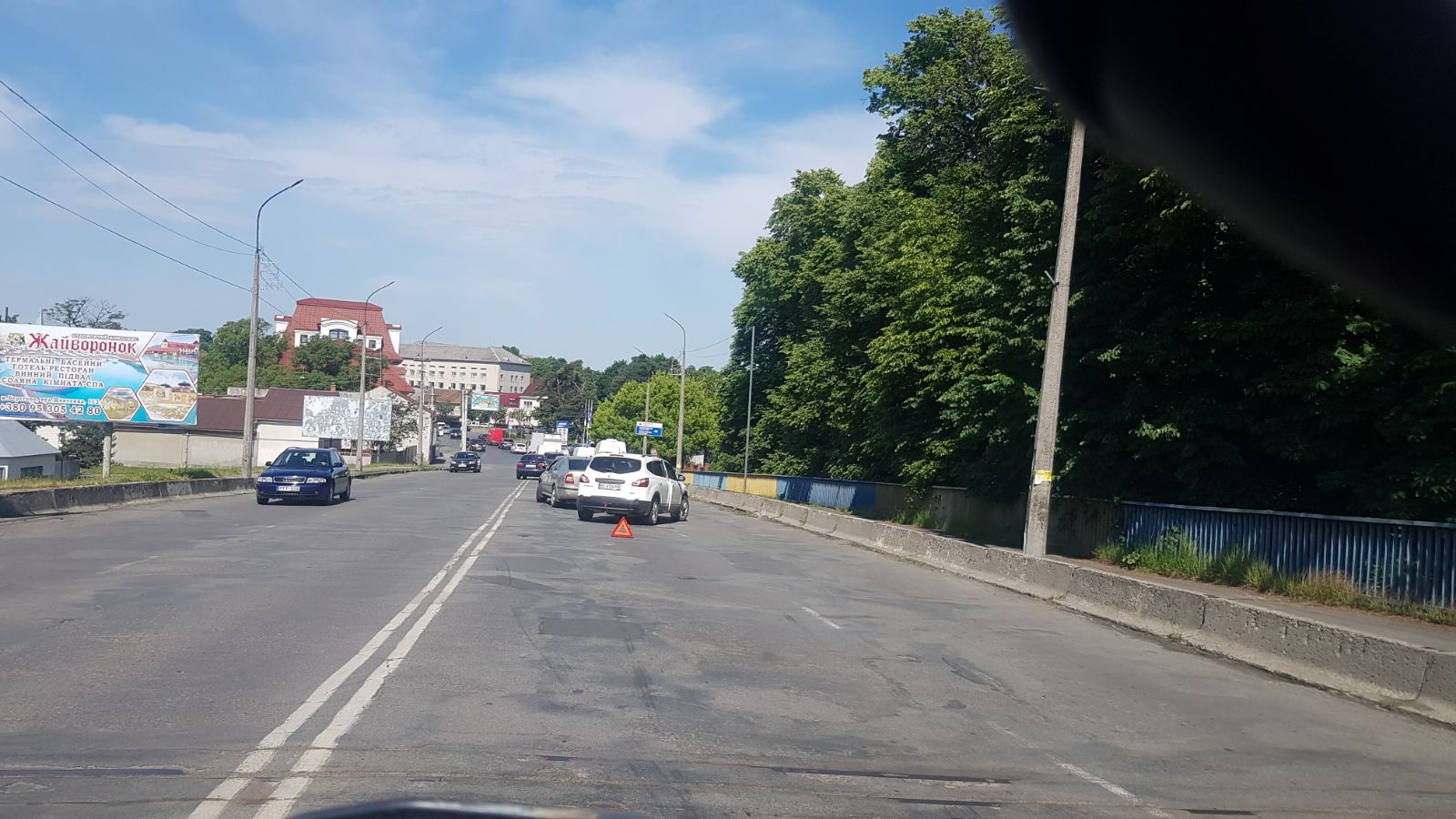 У Мукачеві на мосту трапилась ДТП: оприлюднено фото У Мукачеві на мосту трапилась ДТП: оприлюднено фото