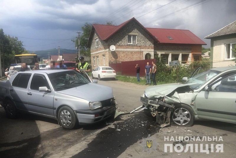 Потрійна ДТП у Мукачівському районі: постраждало 4 людей Потрійна ДТП у Мукачівському районі: постраждало 4 людей