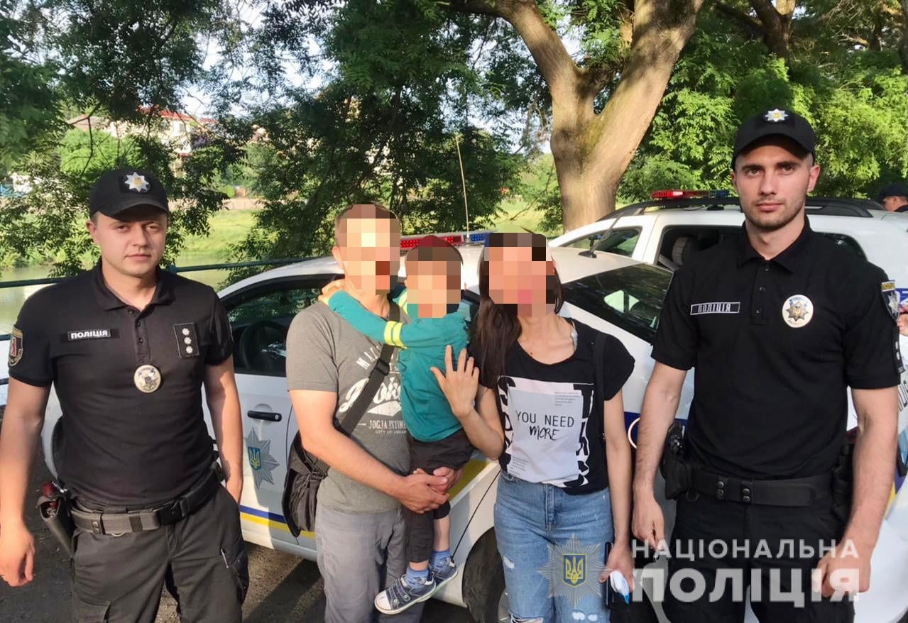 Ввечері під час прогулянки зник трирічний хлопчик Ввечері під час прогулянки зник трирічний хлопчик