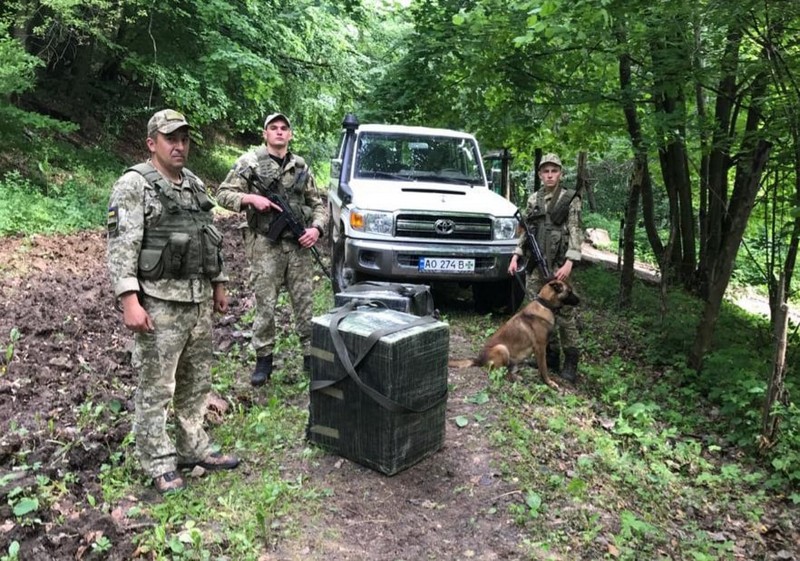 В Ужгородському районі прикордонники припинили спробу контрабанди сигарет В Ужгородському районі прикордонники припинили спробу контрабанди сигарет