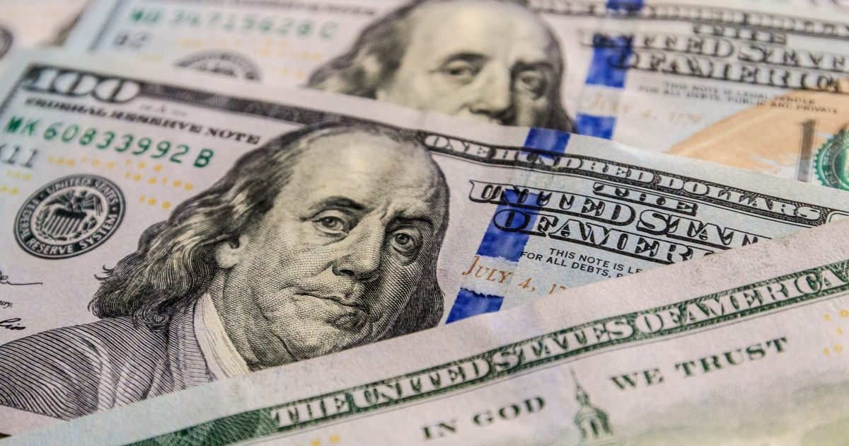 Курс долара в Україні різко розвернувся: аналітики спрогнозували, що очікувати від валюти цього тижня Курс долара в Україні різко розвернувся: яким буде курс валют на тиждень