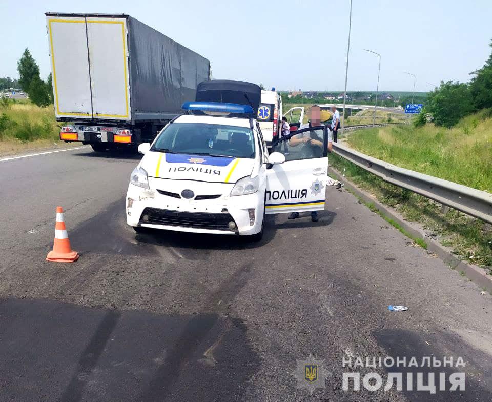 Поліцейські із Закарпаття збили пішохода. Чоловік помер Поліцейські із Закарпаття збили пішохода. Чоловік помер